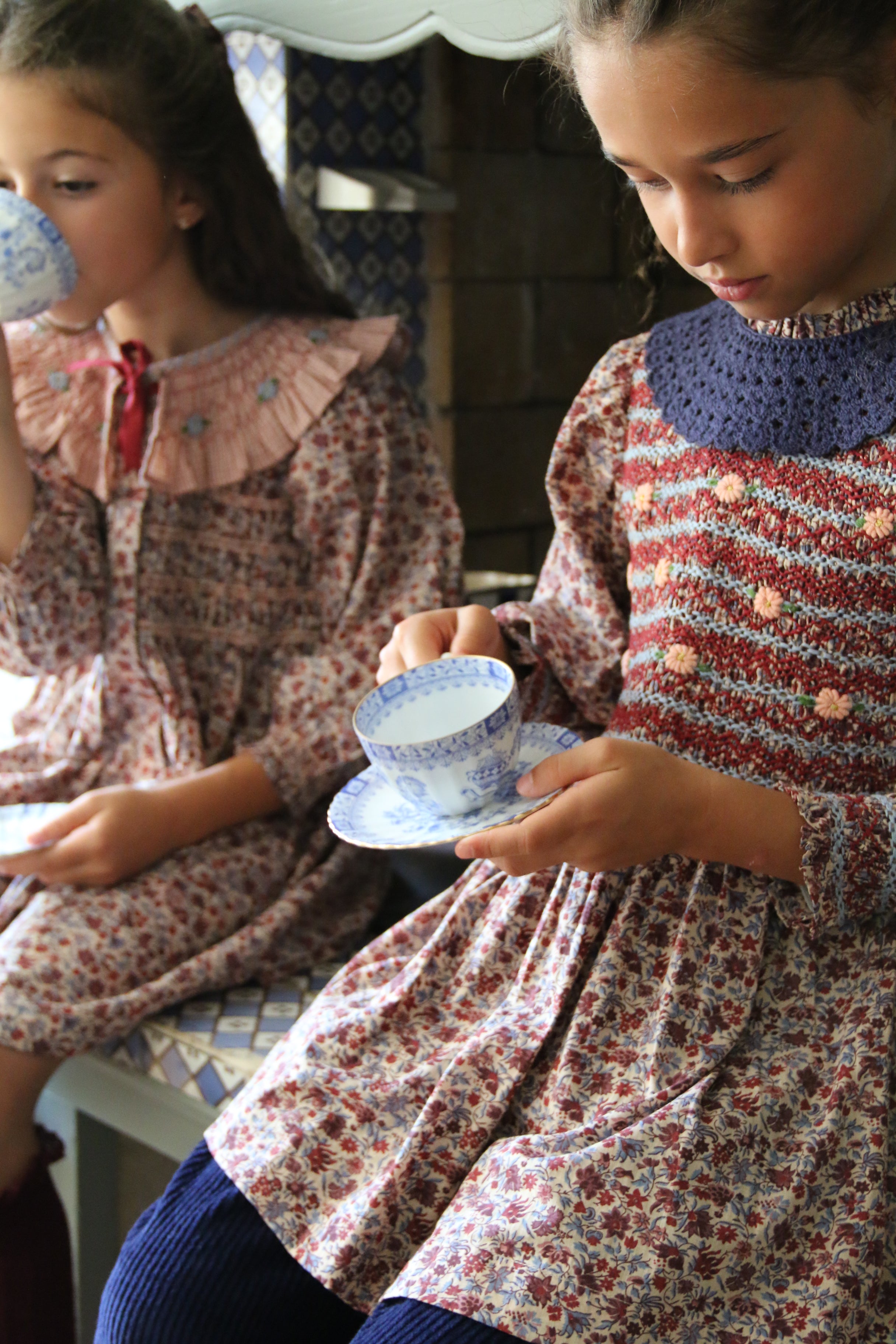Bonjour Diary Handsmock blouse with collar Blue flower field print